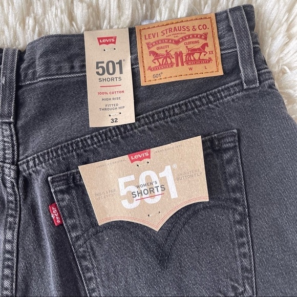 NEW Levi’s Red Tab 501 shorts High Rise Black Distressed Size 32 NWT - Picture 4 of 4